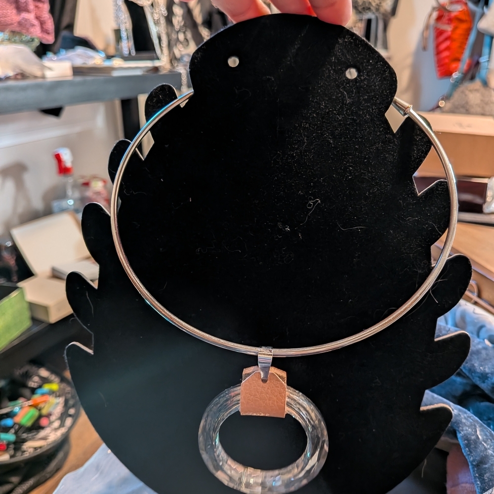 Elegant Silver Necklace with‎ Clear Pendant